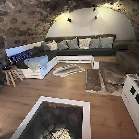 La Chaumiere *