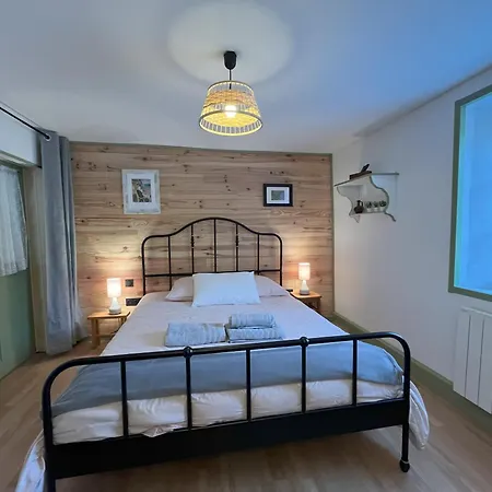 La Chaumiere Apartment *