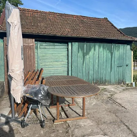 La Chaumiere Apartment *